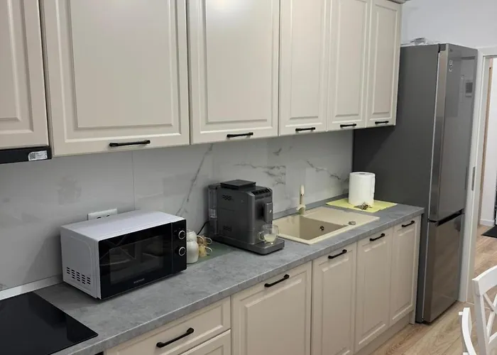 Modern 72M2 Apartment Near Coresi Mall - Self Check-In - Free Parking Brașov