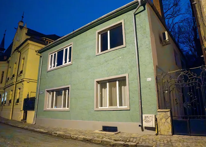 Barrique 20 - Breakfast Delivered & Minibar - Old Town Brașov